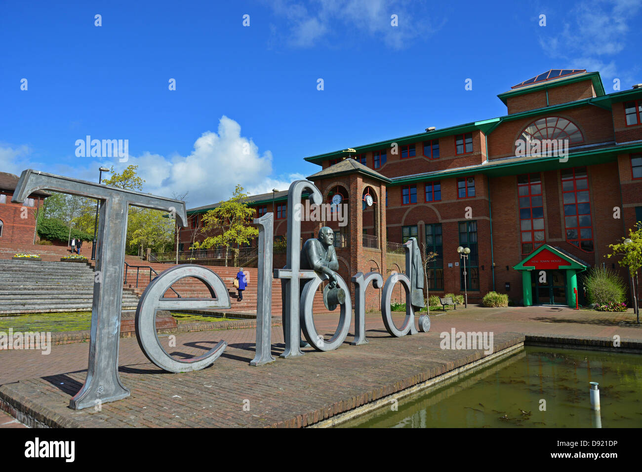 Thomas Telford statua, Piazza Civica, Telford, Shropshire, England, Regno Unito Foto Stock