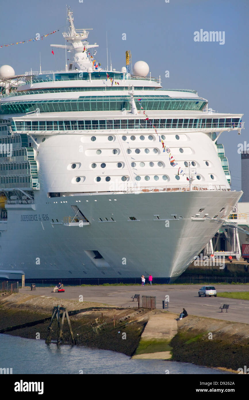 Indipendenza dei mari nave da crociera ancorata in Southampton Foto Stock