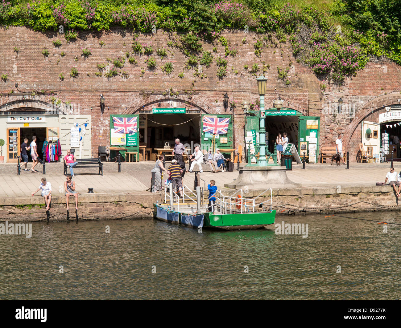 Butts Ferry ponte galleggiante sul Fiume Exe a Exeter Quay, Exeter Devon, Inghilterra Foto Stock