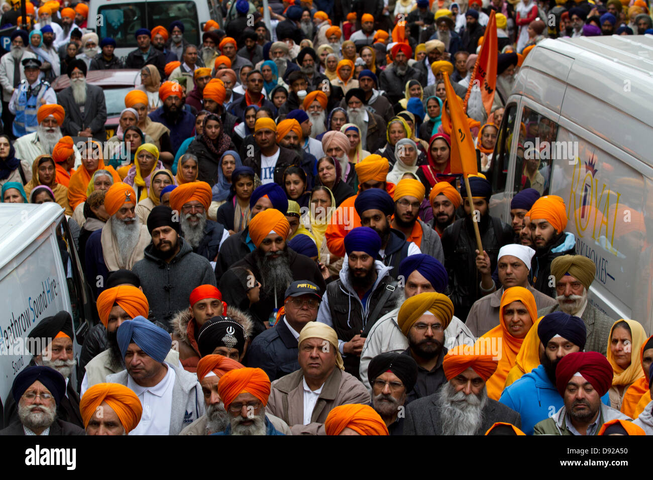 Londra REGNO UNITO. Il 9 giugno 2013. Migliaia di Sikh marzo a Londra per la giustizia e la libertà di chiedere una fine al diritto umano ingiustizie da parte del governo indiano e per ricordare le vittime di Amritsar durante il 1984 anti-sommosse Sikh, in risposta all'assassinio di Indira Gandhi da guardie del corpo Sikh Credito: amer ghazzal/Alamy Live News Foto Stock