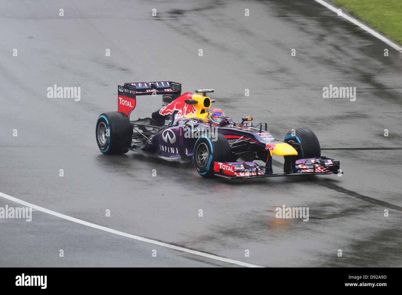 Sebastian Vettel guida in Red Bull su un angolo Foto Stock