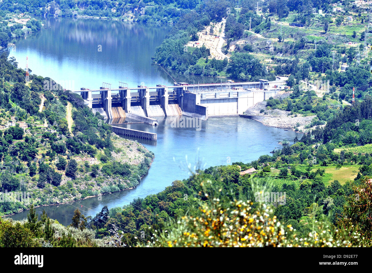 Carrapatelo diga sul fiume Douro Portogallo Foto Stock