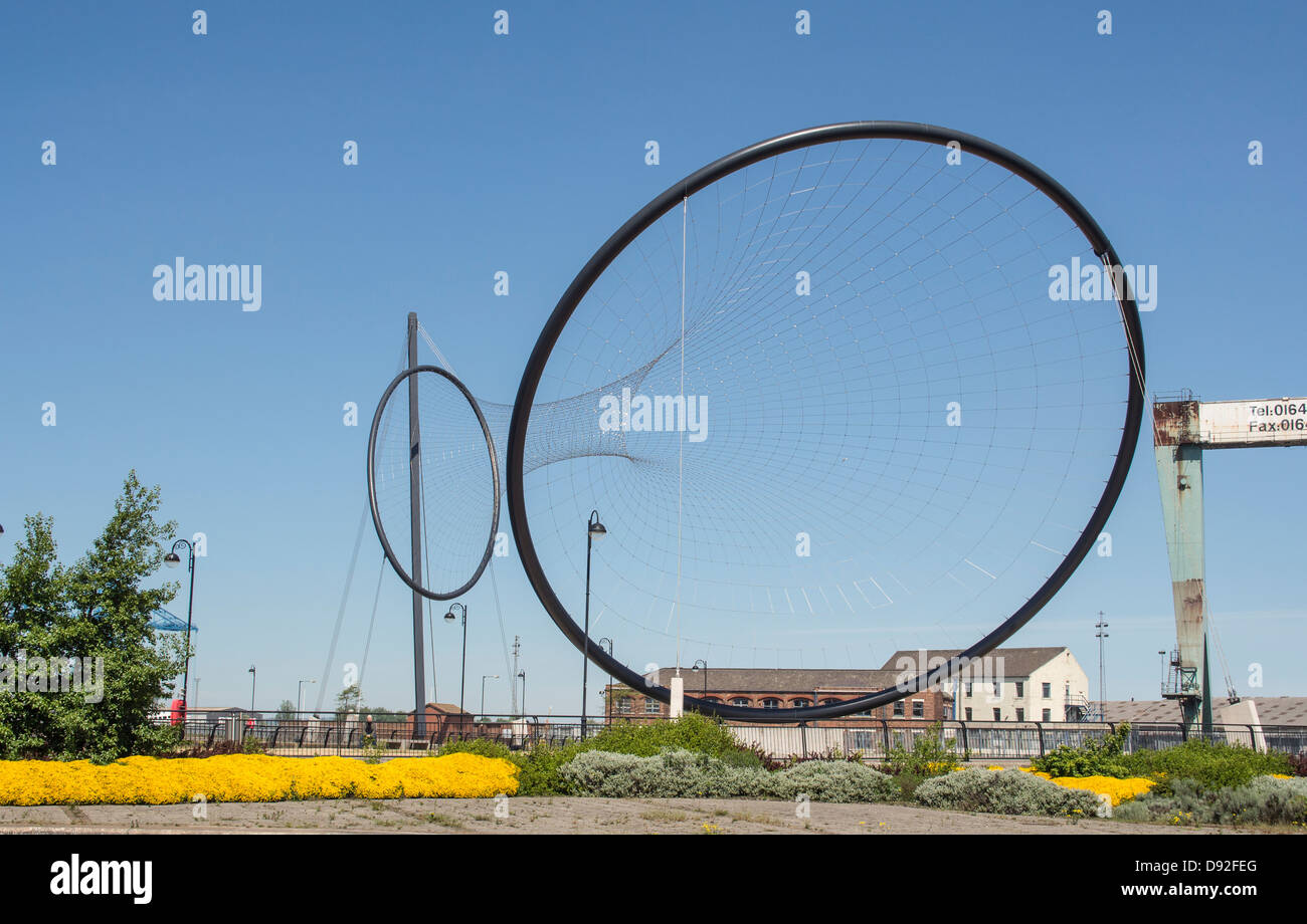 Temonos scultura di Anish Kapoor e designer Cecil Balmond 2010 sul vecchio dock area (Middlehaven)Middlesbrough Regno Unito Foto Stock