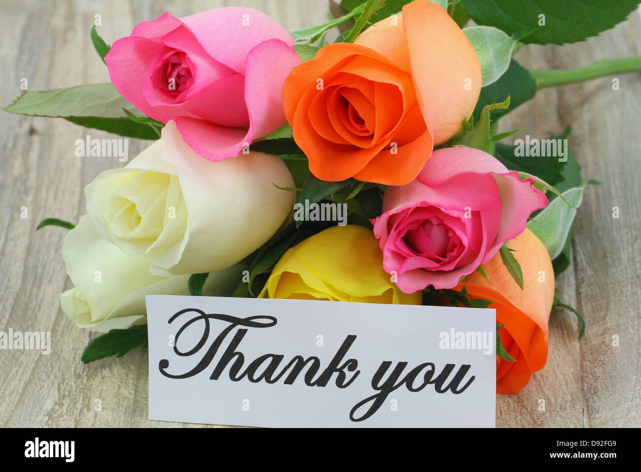 Nota di ringraziamento e colorati mazzo di rose Foto Stock
