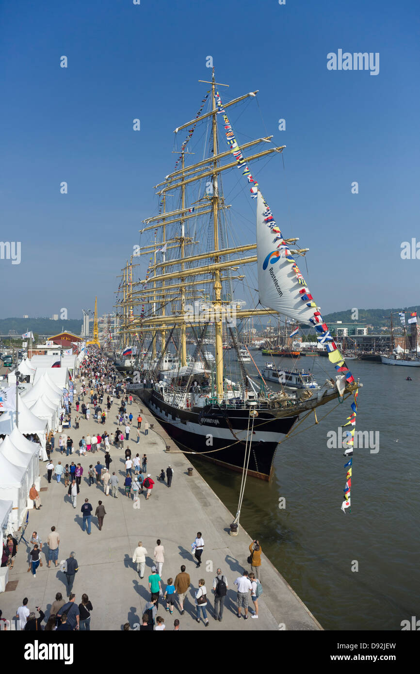 Scena dal 2013 "Armada de Rouen' dell'evento: un 5-6 raduno annuale di Tall Ships, Rouen, Normandia, Francia Foto Stock
