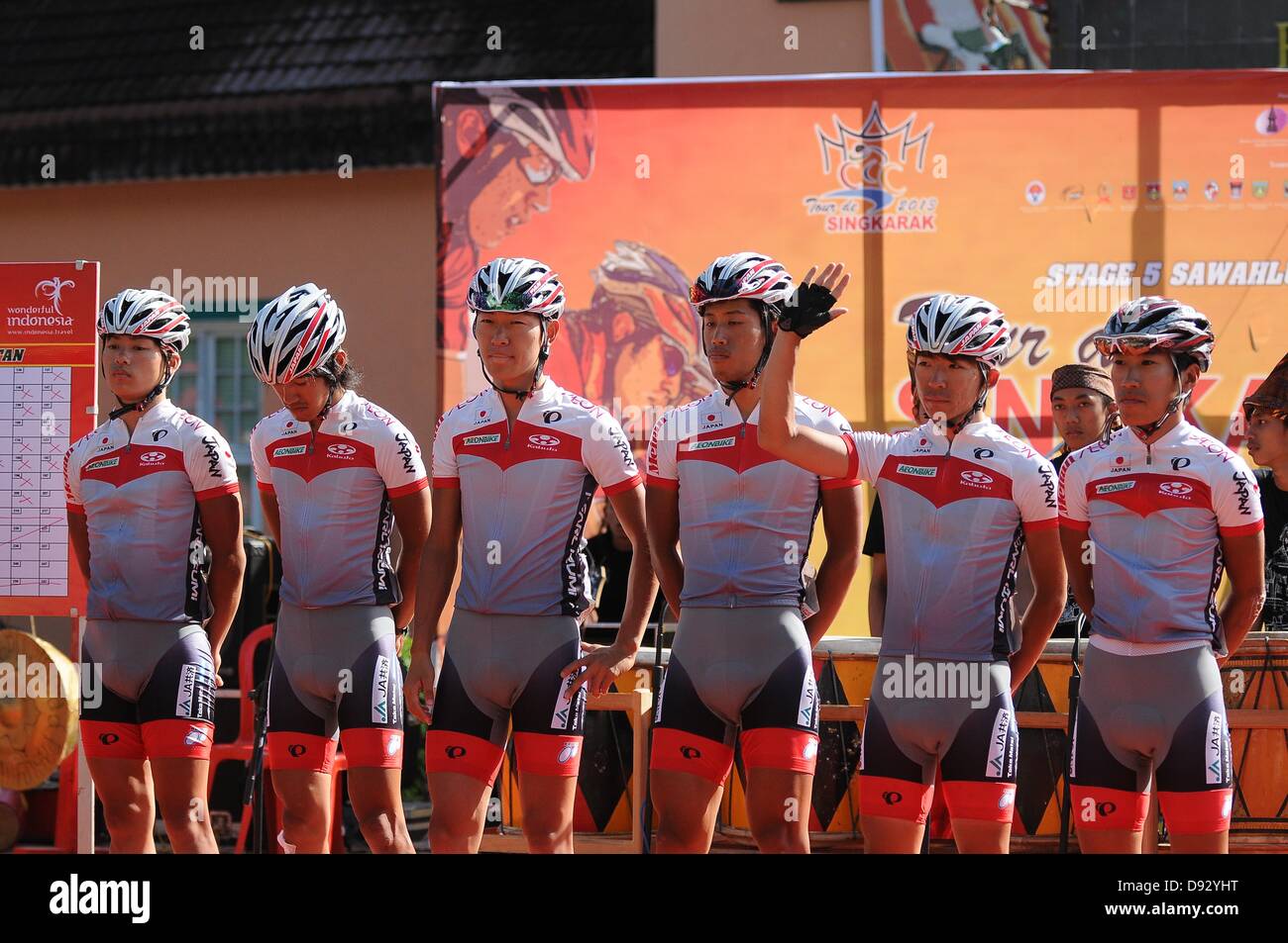 In Giappone la squadra nazionale della line up Team Presentazione evento nella fase 4 Tour de Singkarak 2013. Foto Stock