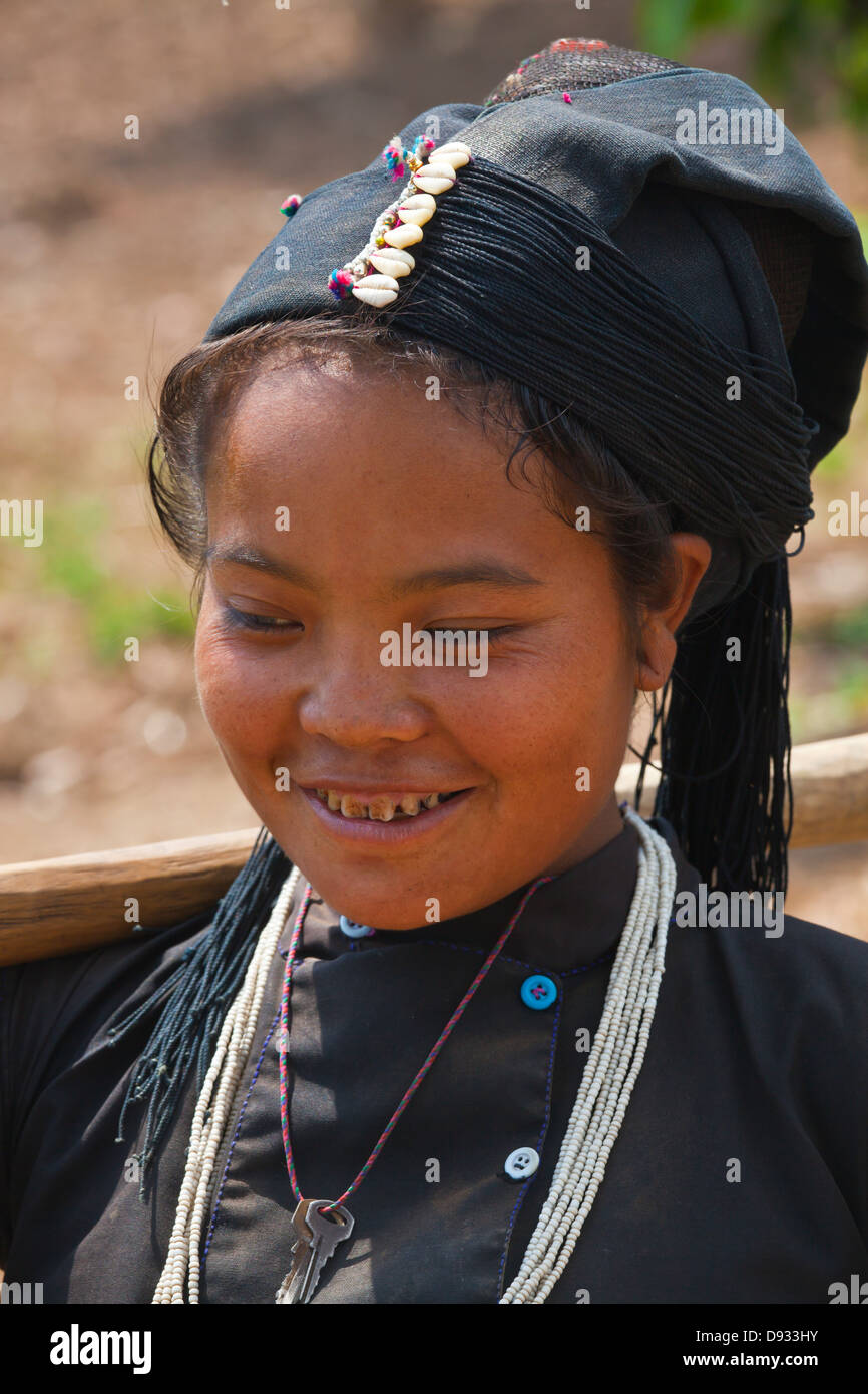 Un ANN donna tribale in un villaggio nei pressi di Kengtung o KYAINGTONG - Myanmar Foto Stock