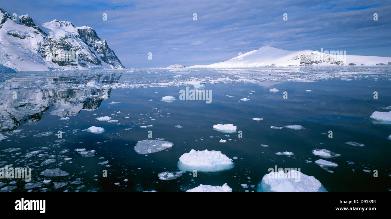 Ghiaccio e montagne in Antartide. Foto Stock
