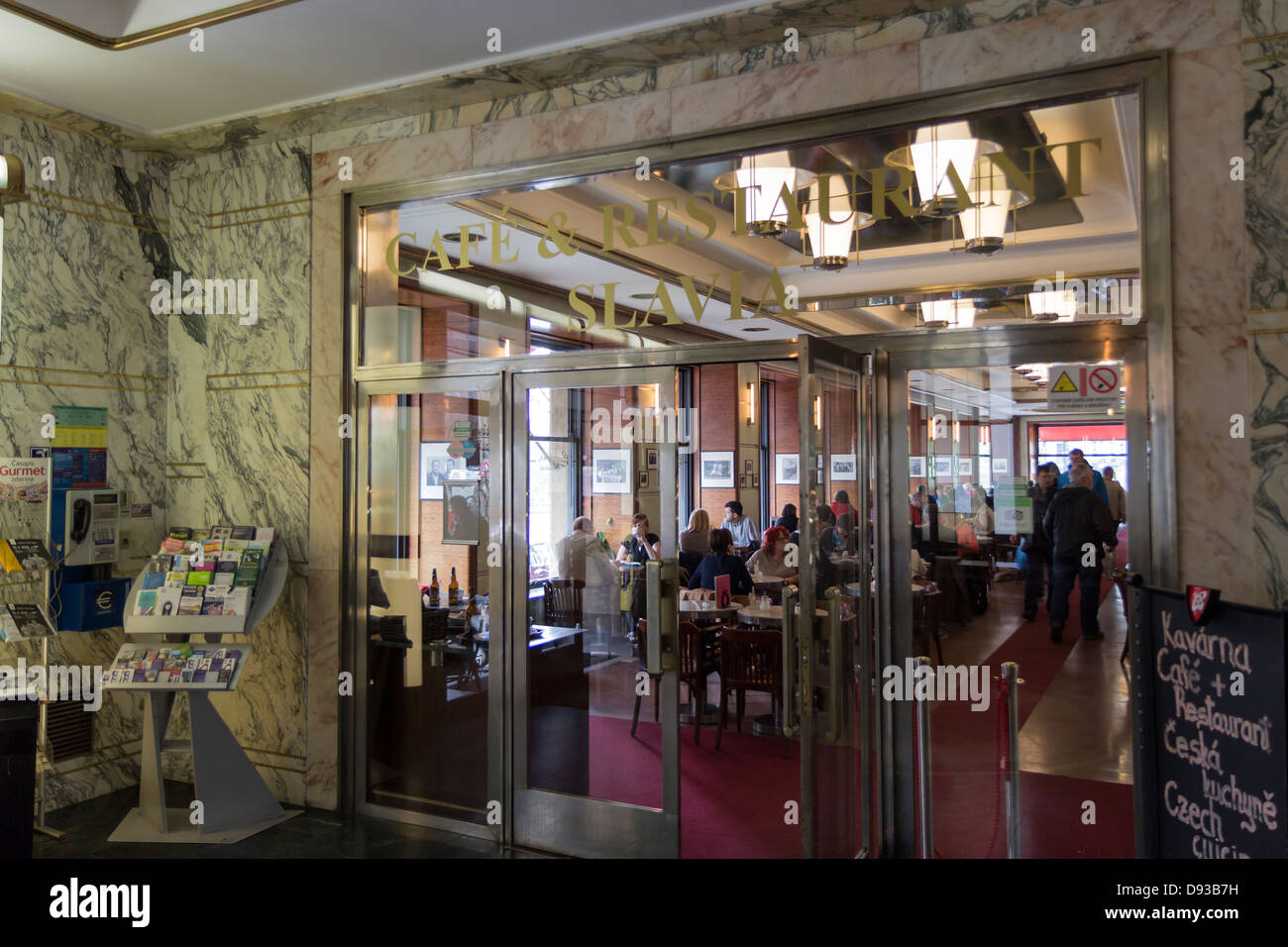 Ingresso del Café Slavia Praga, Repubblica Ceca Foto Stock