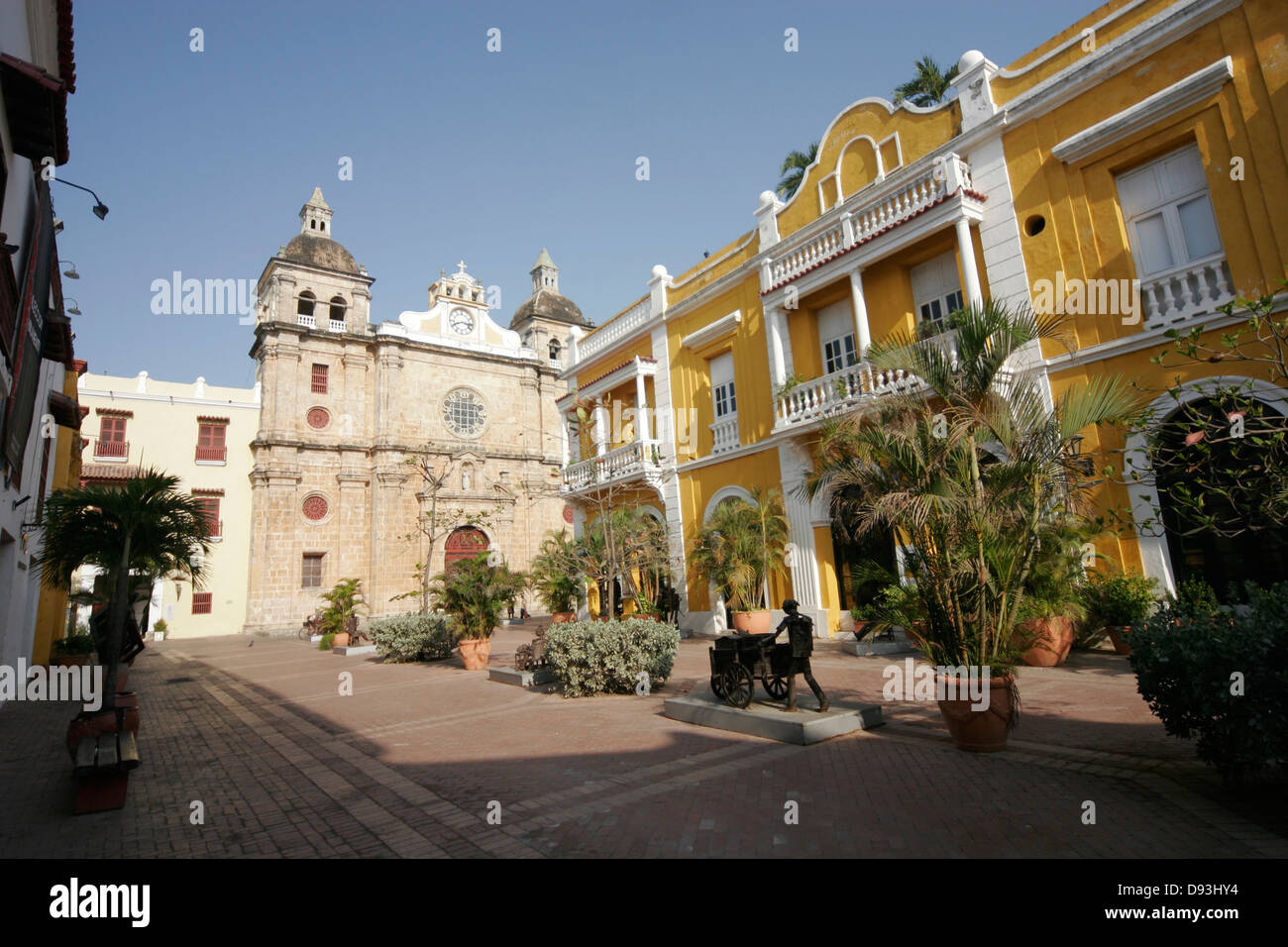 La Iglesia de San Pedro Claver e gli edifici coloniali nel centro storico di Cartagena de Indias, Colombia Foto Stock