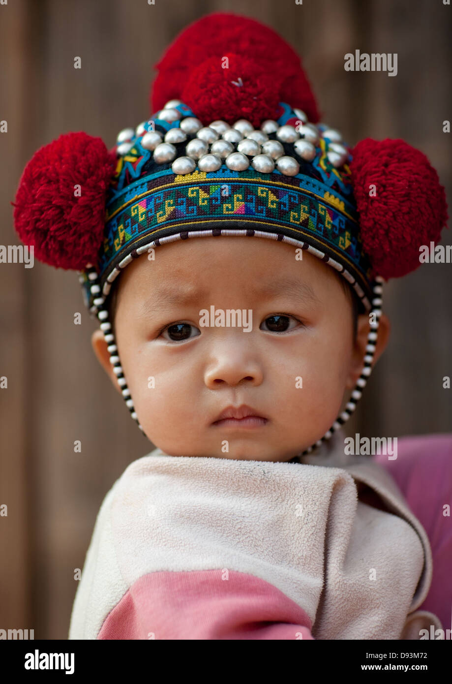 Yao minoranza Kid con un tradizionale Hat, Ban Xay Lübeck, Laos Foto Stock