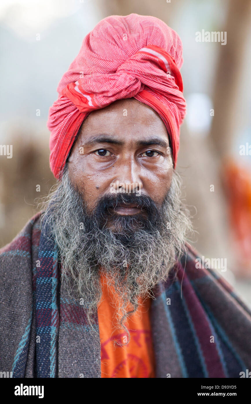 Ritratto di un uomo santo presso il Kumbh Mela 2013 in Allahabad, India Foto Stock