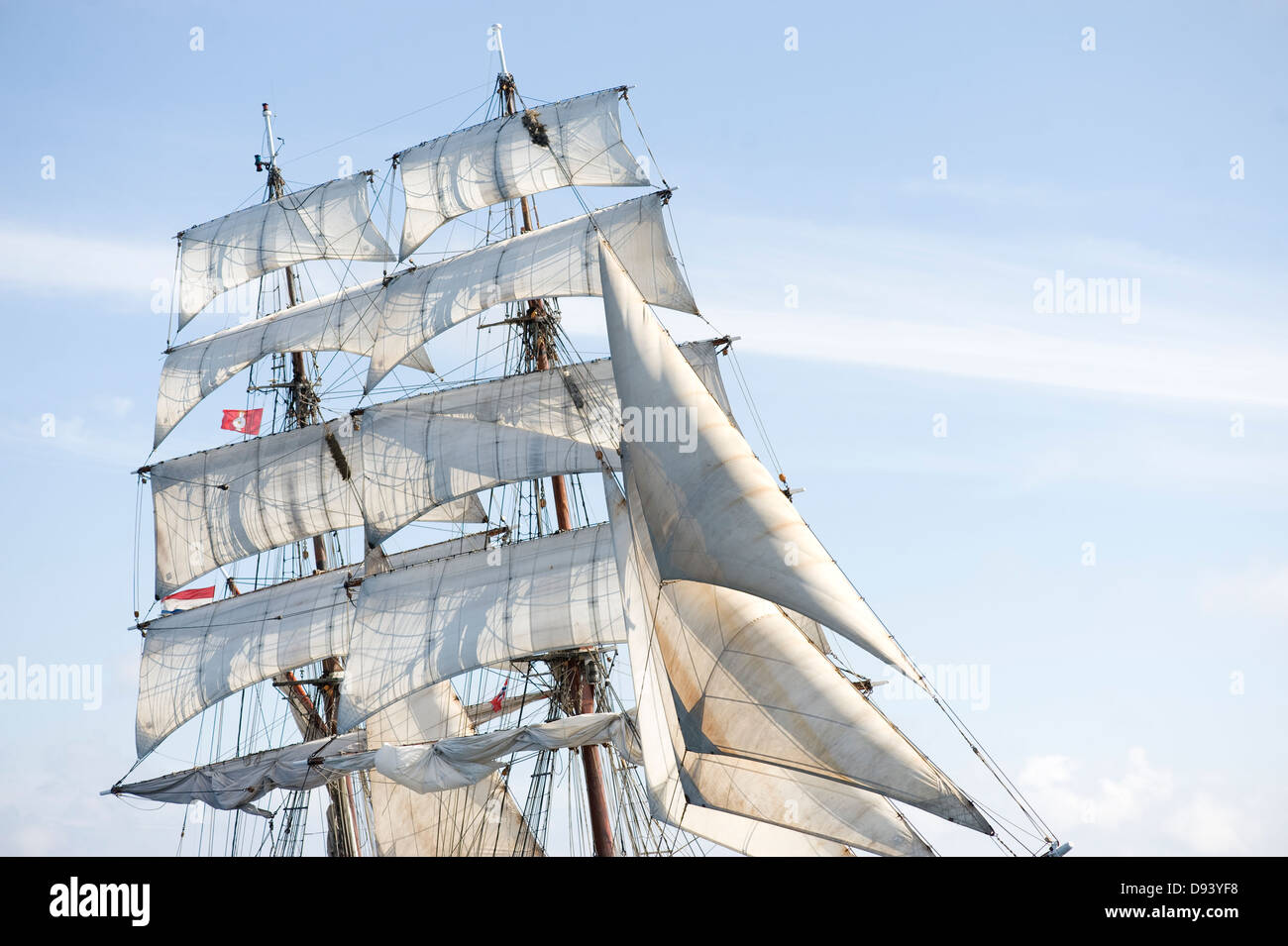 Vele bianche della nave a vela Foto Stock