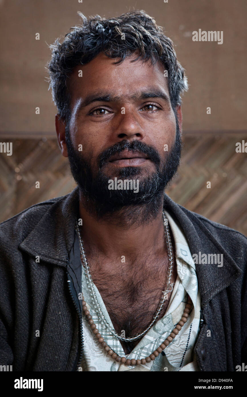 Ritratto di un abitante locale presso il Kumbh Mela 2013 in Allahabad, India Foto Stock
