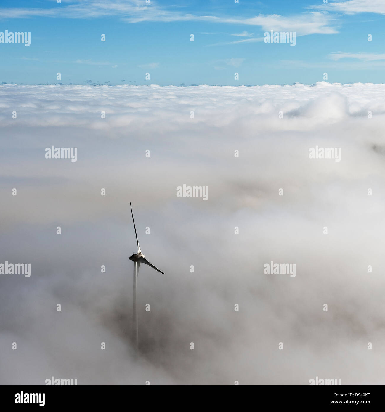 Turbina eolica con nuvole Foto Stock