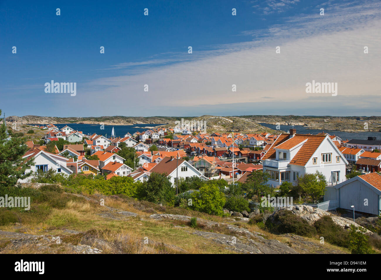 Vista delle case in città sul lungomare Foto Stock Vista delle case in città sul lungomare Foto Stock