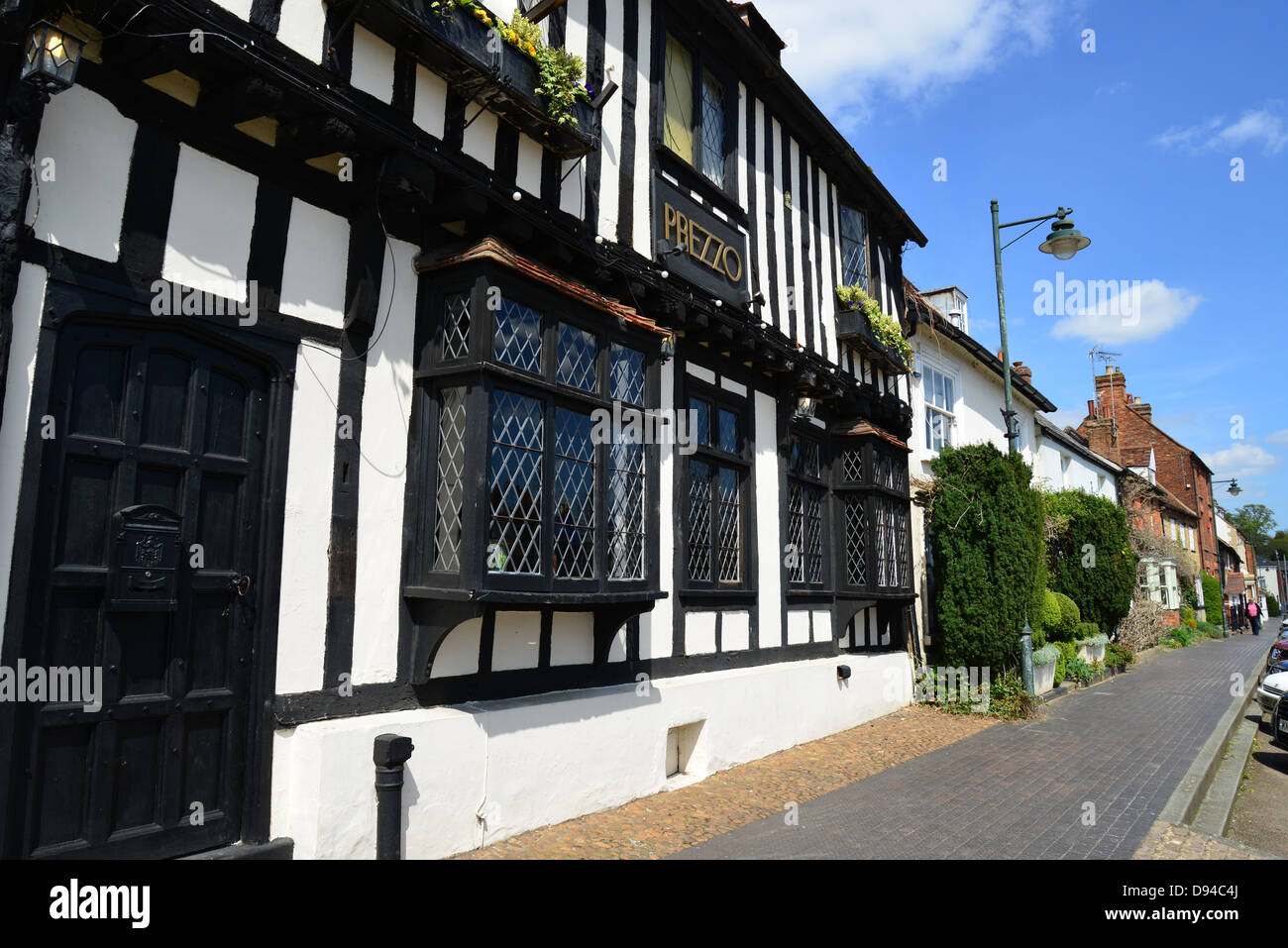 'Prezzo' ristorante in edificio del periodo, High Street, Buckingham, Buckinghamshire, Inghilterra, Regno Unito Foto Stock