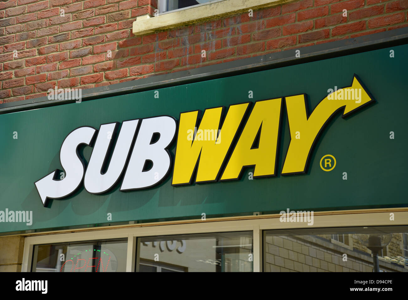 'Subway' un ristorante fast food segno, Burgess Square, Brackley, Northamptonshire, England, Regno Unito Foto Stock
