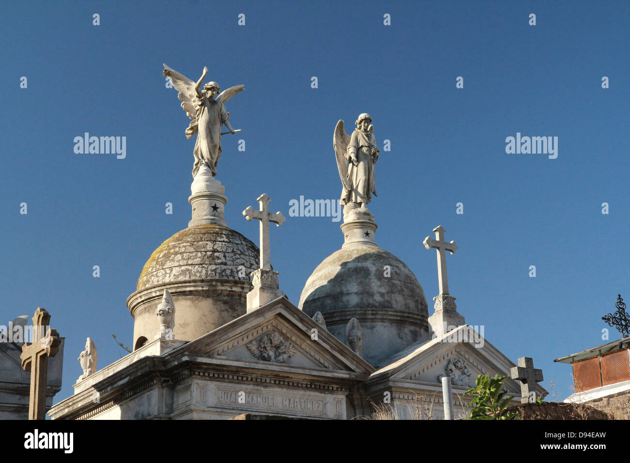 Elaborate decorazioni della tomba presso il cimitero di Recoleta, Buenos Aires. Foto Stock