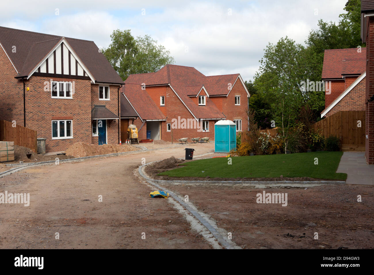 Nuove case in costruzione lungo il vecchio A3 a Hindhead, Surrey, Regno Unito Foto Stock
