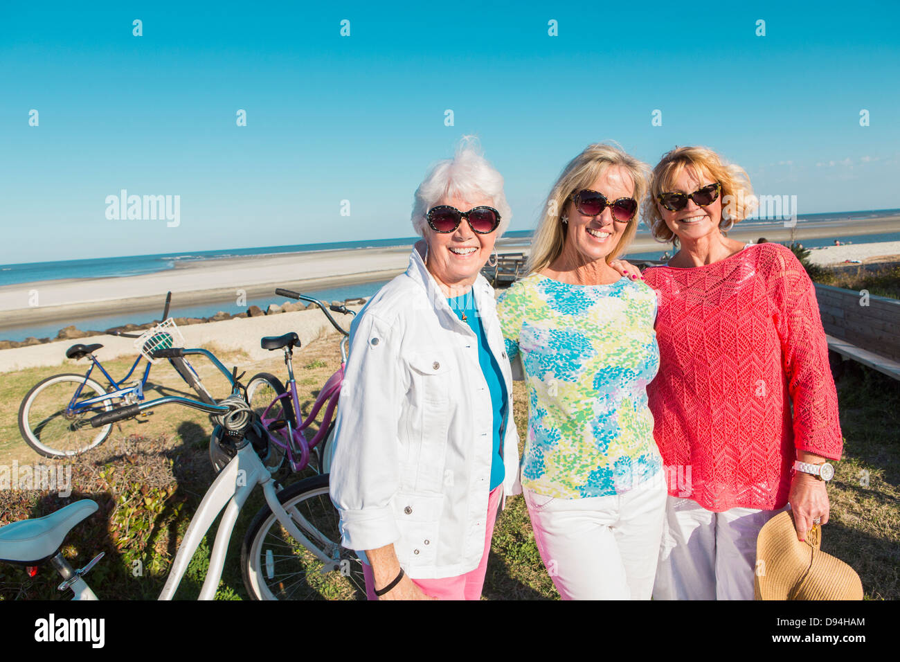 Donne caucasici sorridente all'aperto Foto Stock