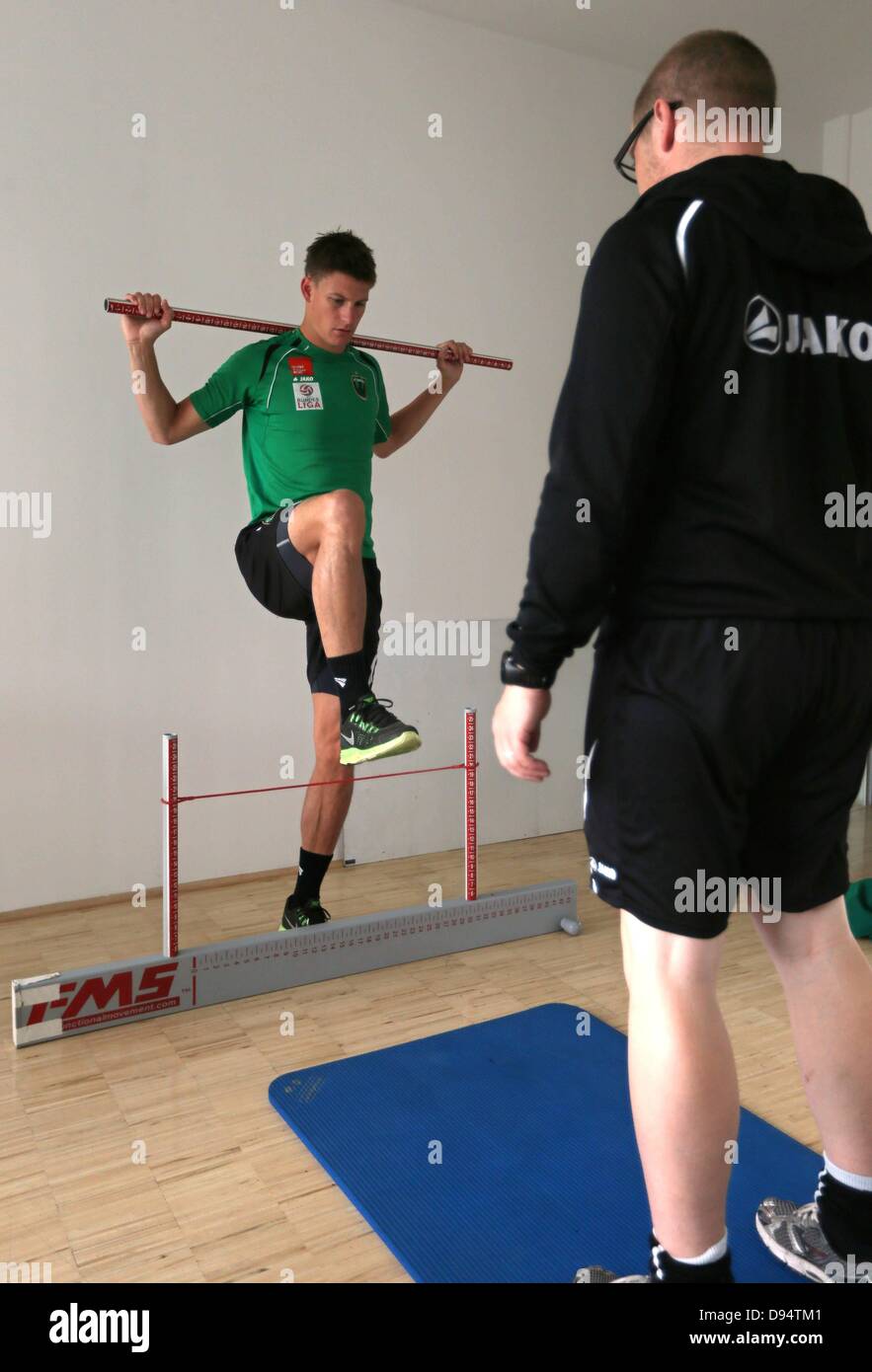10.06.2013. Innsbruck. Prova le prestazioni di Innsbruck in Austria foto mostra Thomas Loeffler e Fitness trainer Karl di Wacker Foto Stock