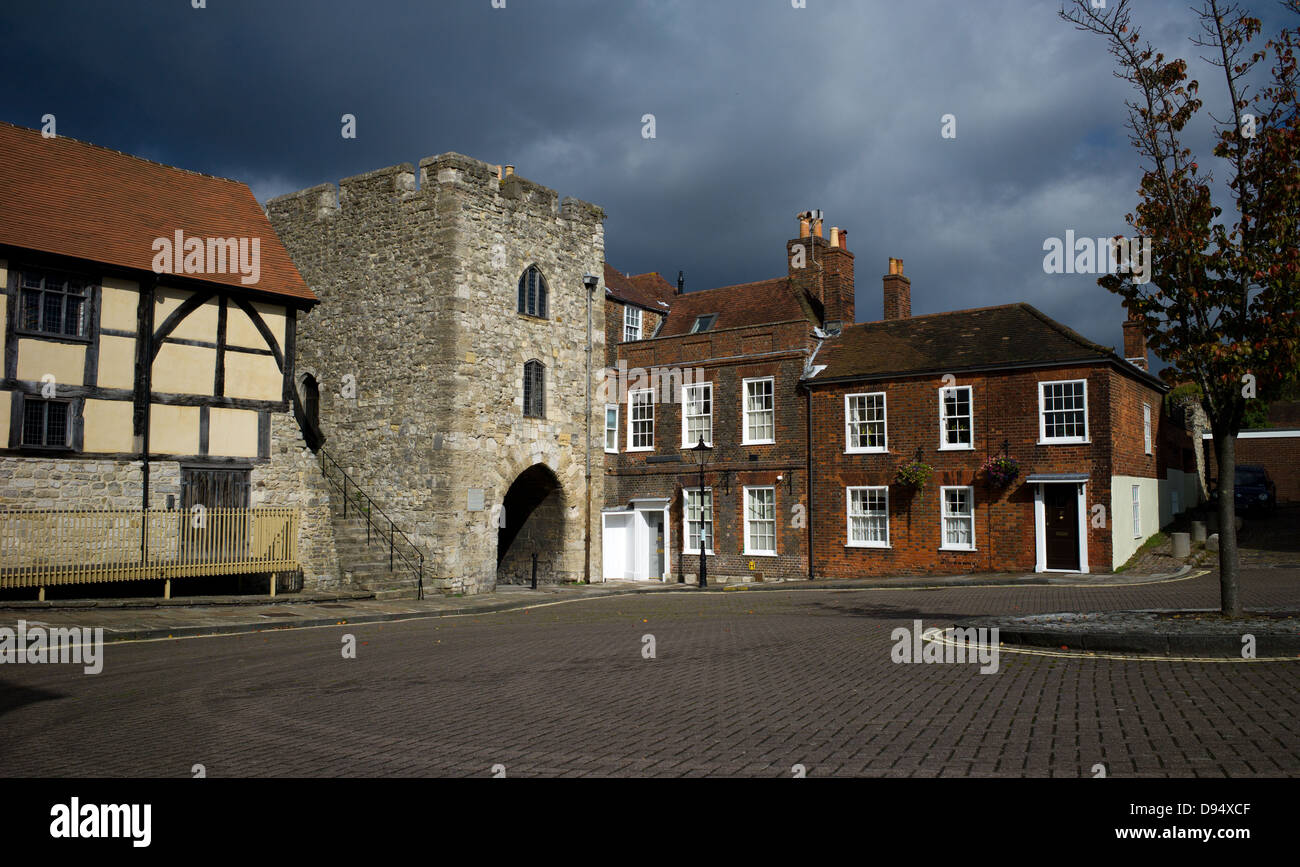 Wesgate Hall del XV secolo ha un salone con travi di legno nel borgo medievale di Southampton accanto al west gate nelle mura della città vecchia di Southampton Foto Stock