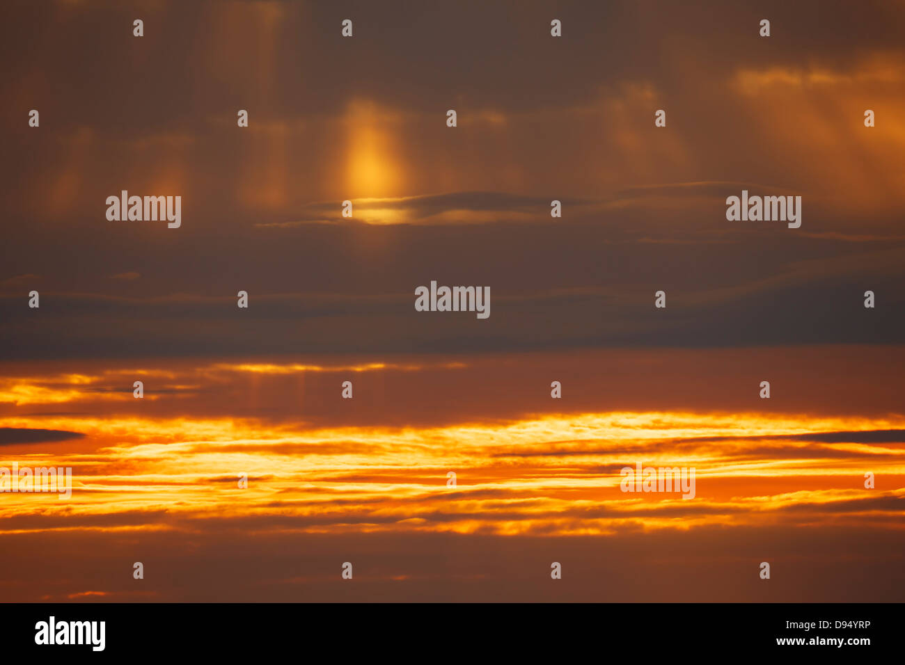 Nuvole al tramonto su Upper Red Lake Minnesota. Foto Stock