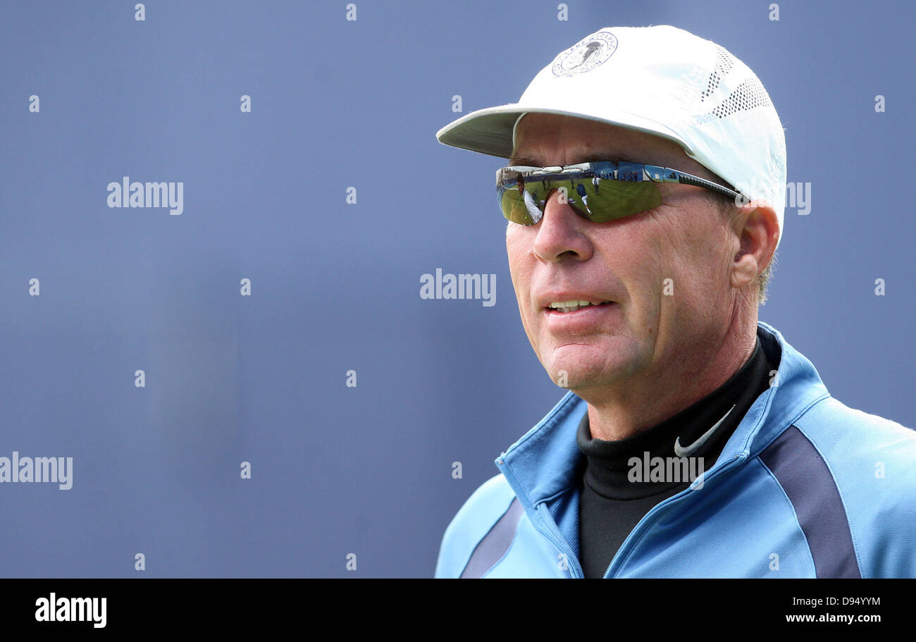 Londra, Inghilterra. 11 Giugno, 2013. Ivan Lendl orologi gioco durante il Aegon Championships dal Queens club. Foto Stock