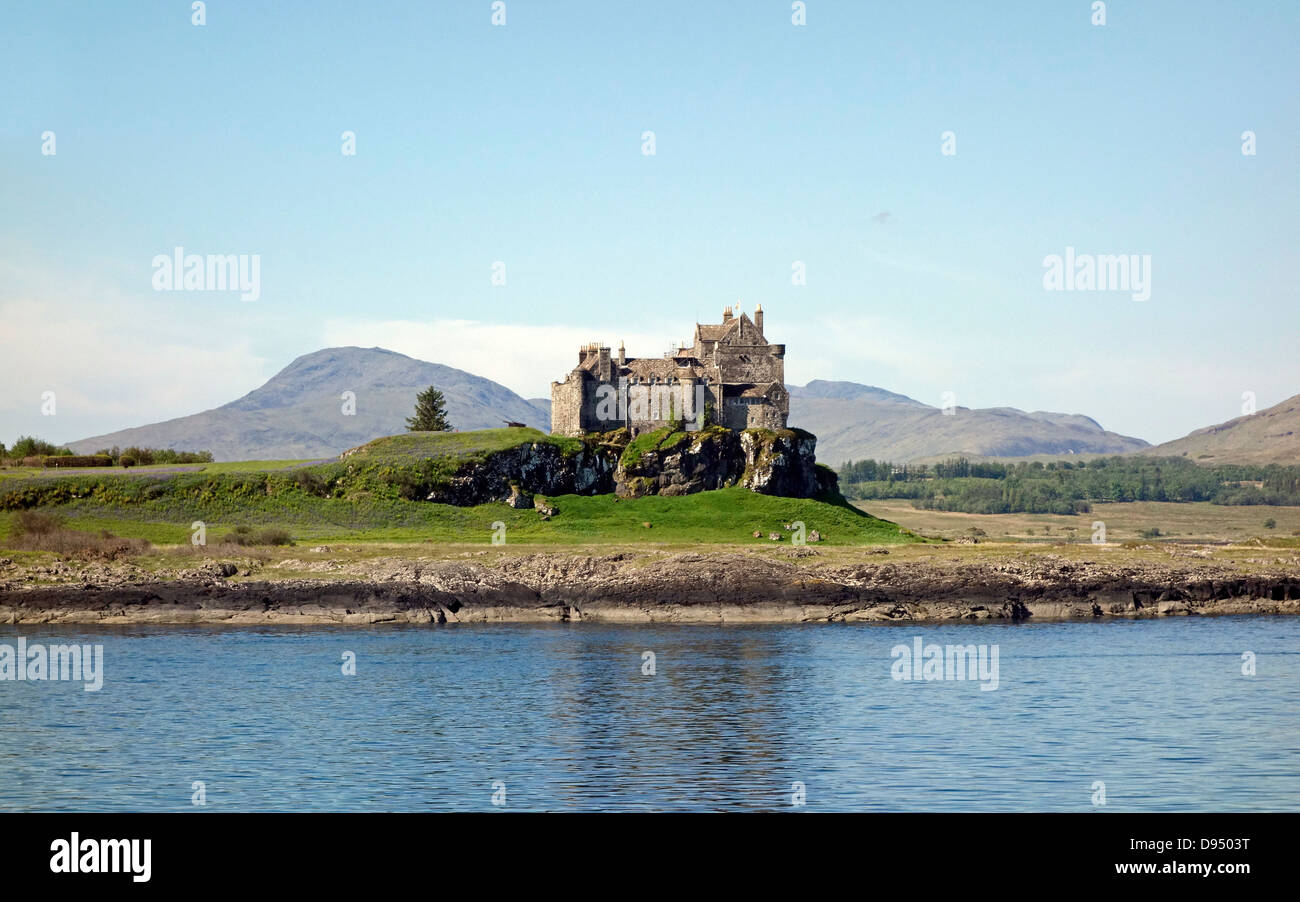 Castello di Duart al punto di Duart Firth of Lorn sull'Isle of Mull nelle acque ad ovest della Scozia Foto Stock