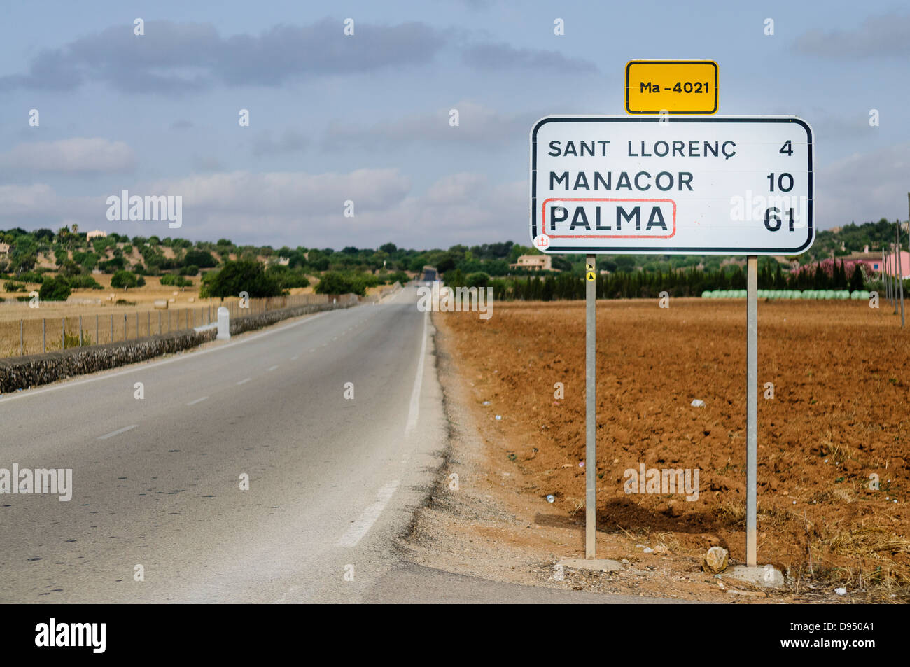Segno su una strada di Mallorca (Maiorca) a Sant Llorenç, Manacor e Palma Foto Stock
