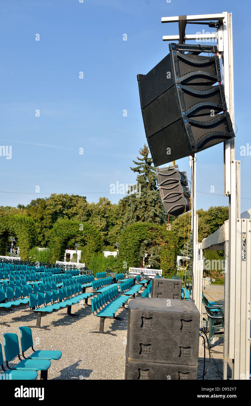 Outdoor concert speakers immagini e fotografie stock ad alta risoluzione -  Alamy