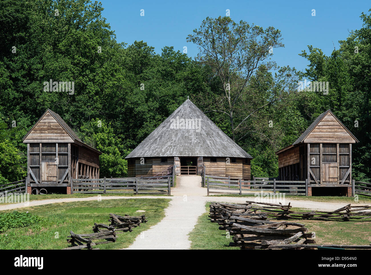16 facciate fienile di George Washington design situato sulla Pioneer fattoria, Mt Vernon, Virginia, Stati Uniti d'America Foto Stock