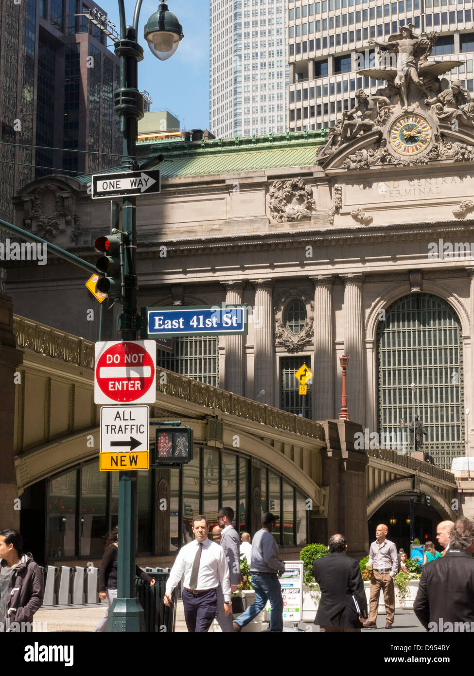 Nuova segnaletica stradale su Park Avenue a 41st Street, New York Foto Stock