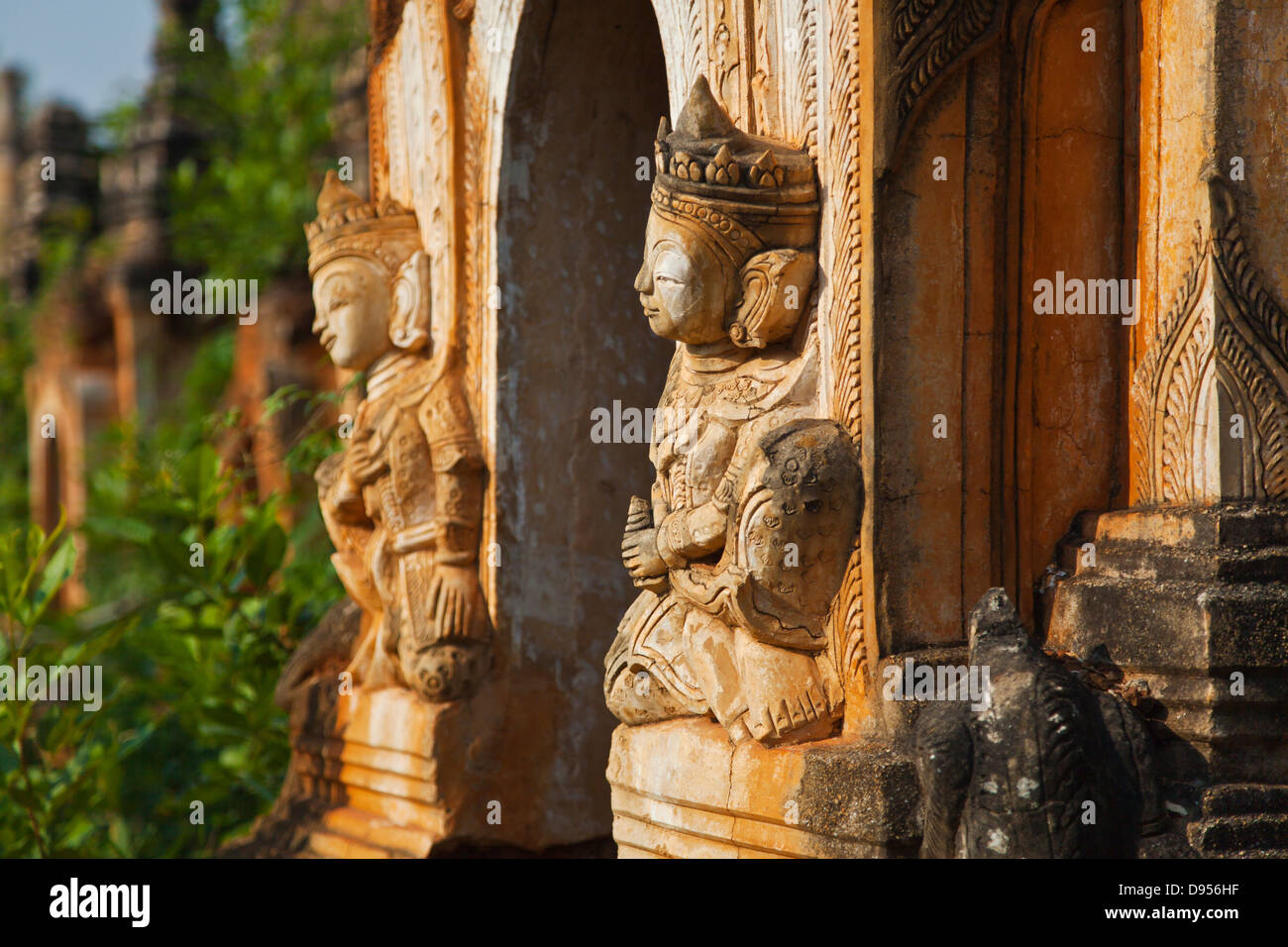 NYAUNG OHAK e SHWE INN THEIN sono situati a INDEIN e consistono di antica e di recente costruzione santuari buddisti - Lago Inle, MYA Foto Stock