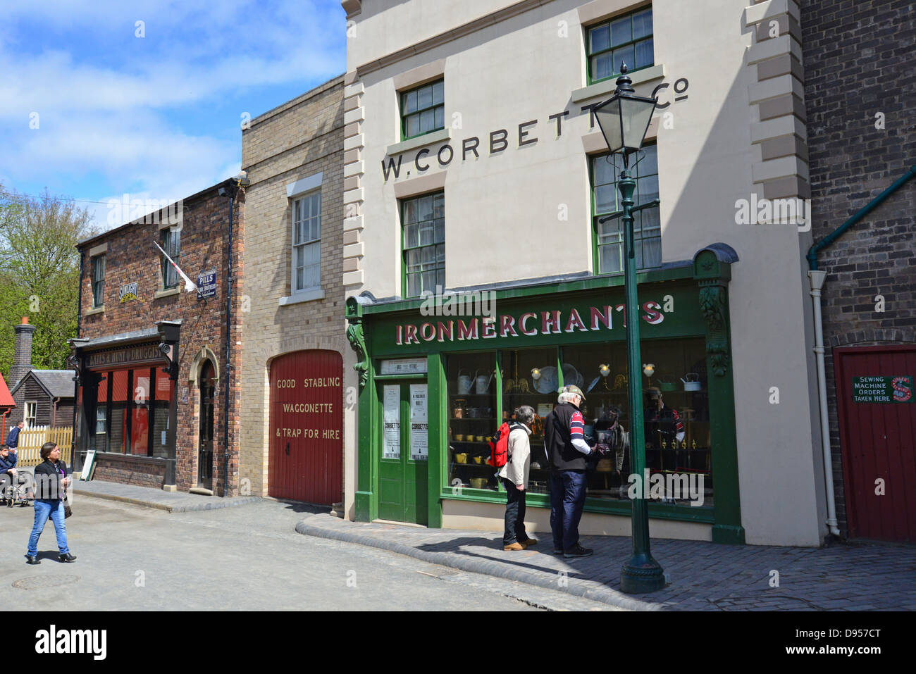 Strada vittoriana, Blists Hill cittadina in stile vittoriano, Madeley, Telford, Shropshire, England, Regno Unito Foto Stock