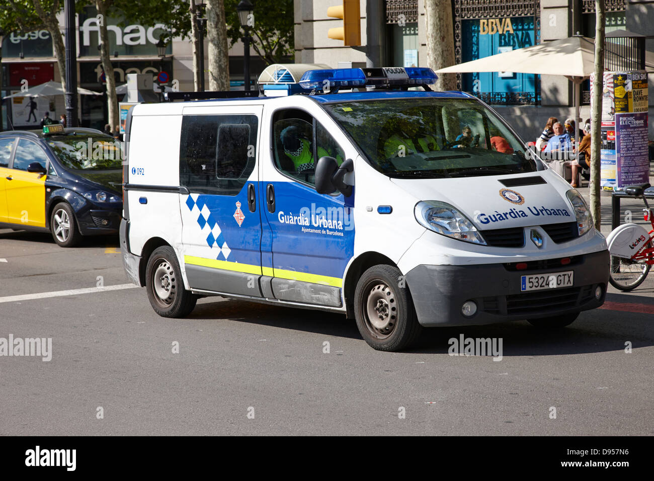 Guardia urbana di pattuglia di polizia del centro della città di Barcellona Catalonia Spagna Foto Stock