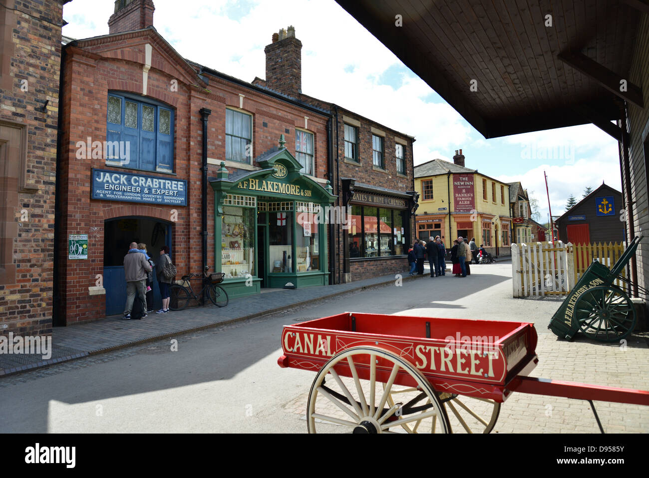 Strada vittoriana, Blists Hill cittadina in stile vittoriano, Madeley, Telford, Shropshire, England, Regno Unito Foto Stock