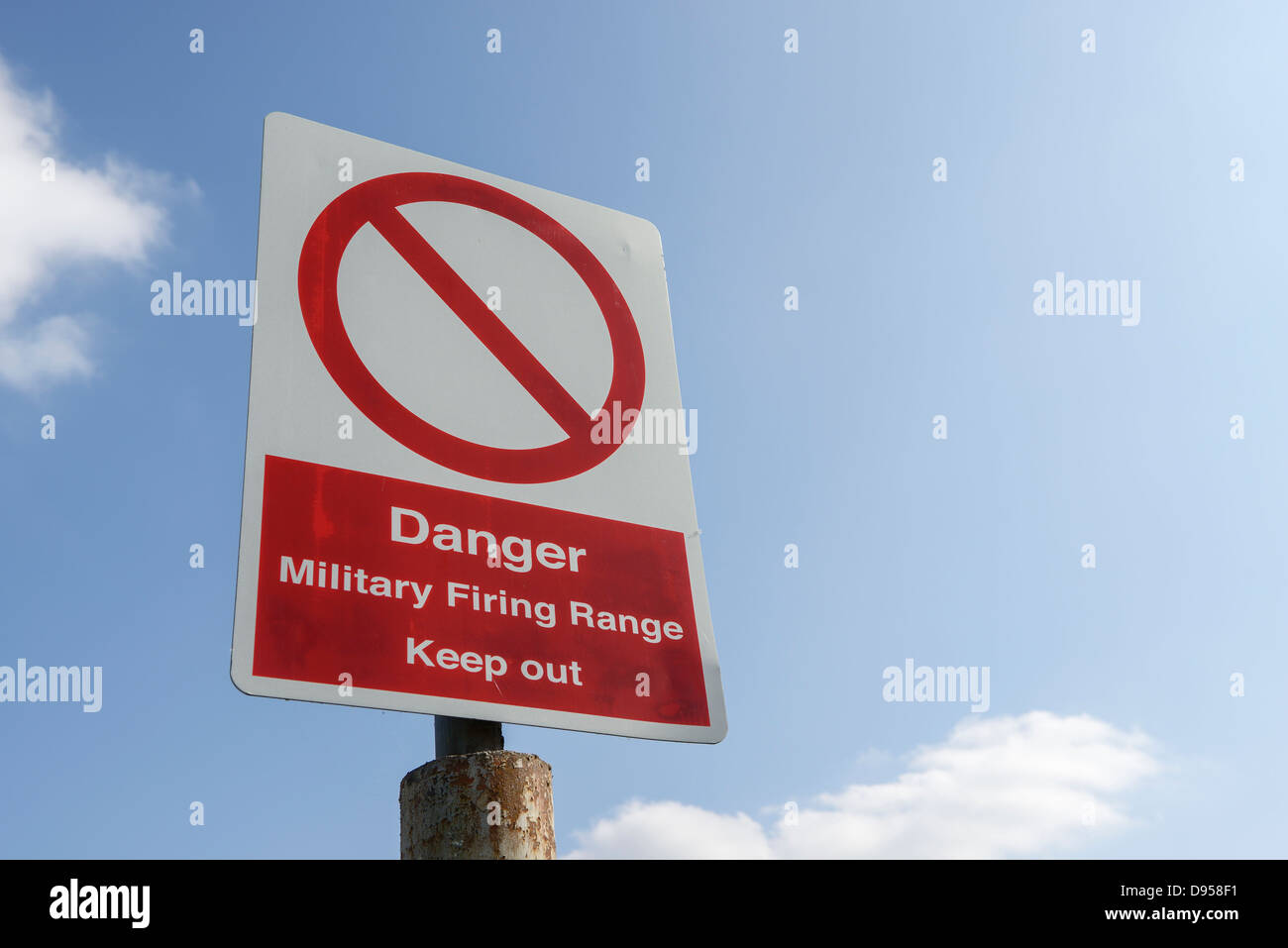 Militari di Tiro segno di avvertimento Foto Stock