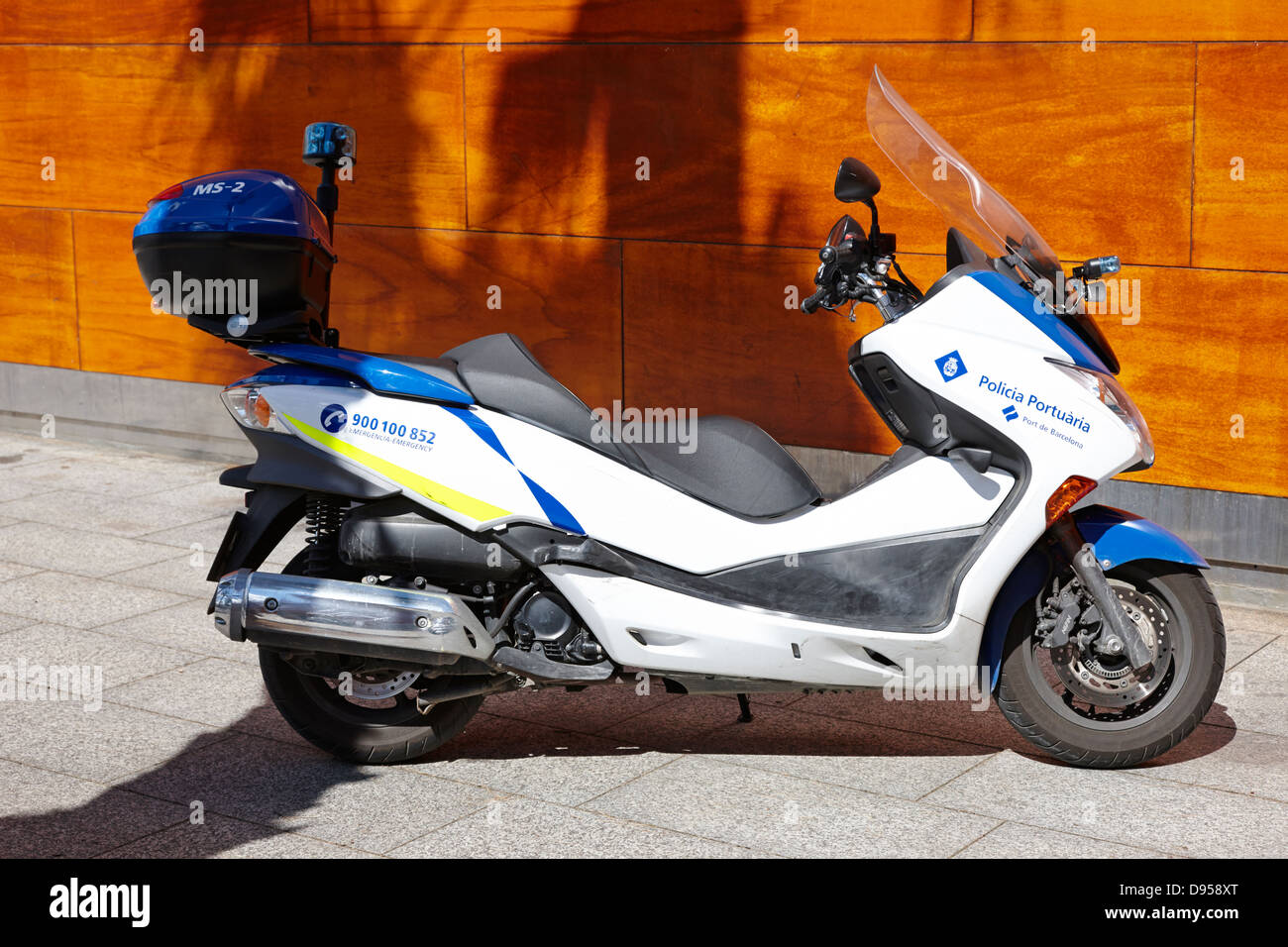 Policia portuaria polizia portuale moto scooter veicolo porto di Barcellona Catalonia Spagna Foto Stock