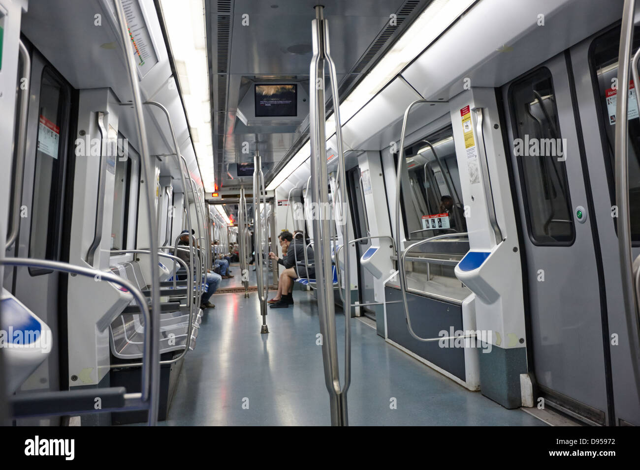 Interno del Barcelona Metro treno Catalogna SPAGNA Foto Stock