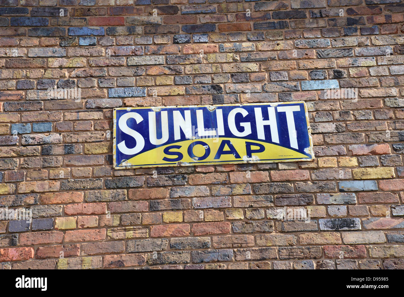 Lo stagno metallico "sapone unlight' segno sulla parete, Blists Hill cittadina in stile vittoriano, Madeley, Telford, Shropshire, England, Regno Unito Foto Stock
