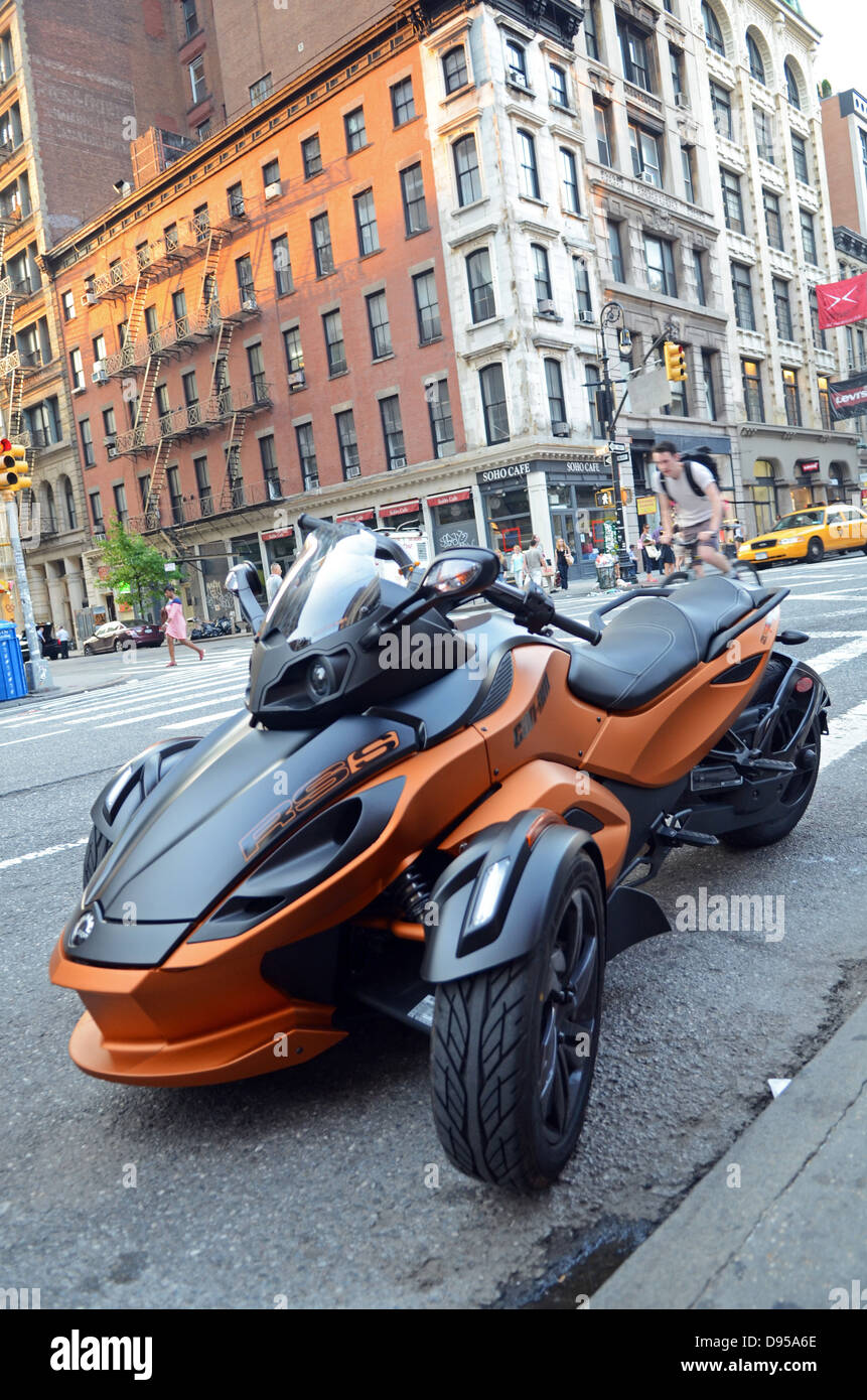 Can-Am Spyder Rs-S Moto Nel Quartiere Di Soho, Manhattan New York City Foto Stock - Alamy