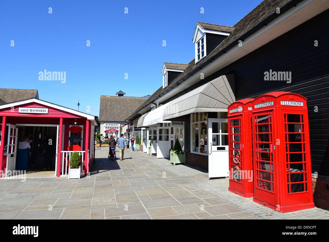 Il Villaggio di Bicester Outlet Shopping Centre, Bicester, Oxfordshire, England, Regno Unito Foto Stock