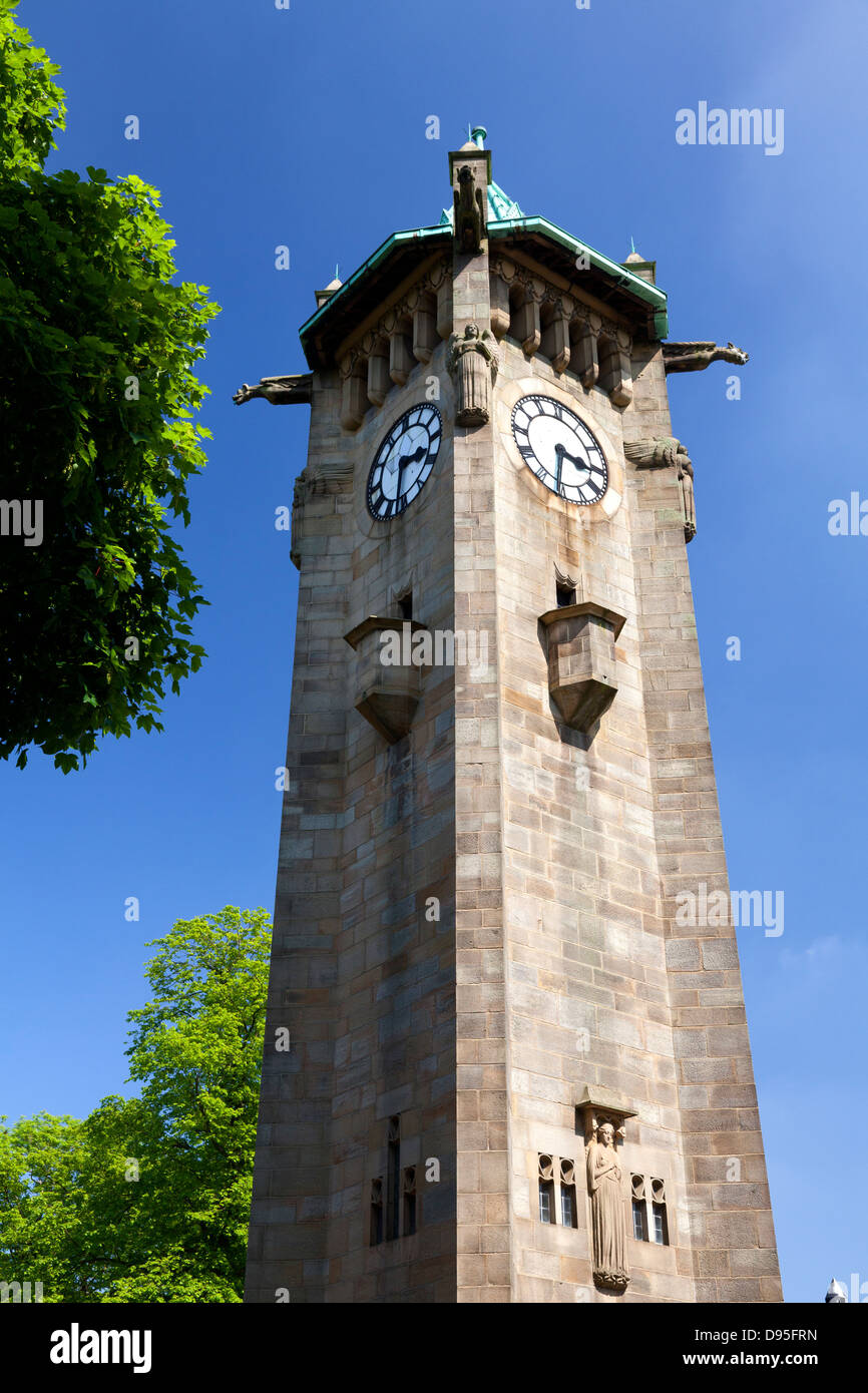 L Art Nouveau di clock tower a Lindley, Huddersfield, West Yorkshire Foto Stock