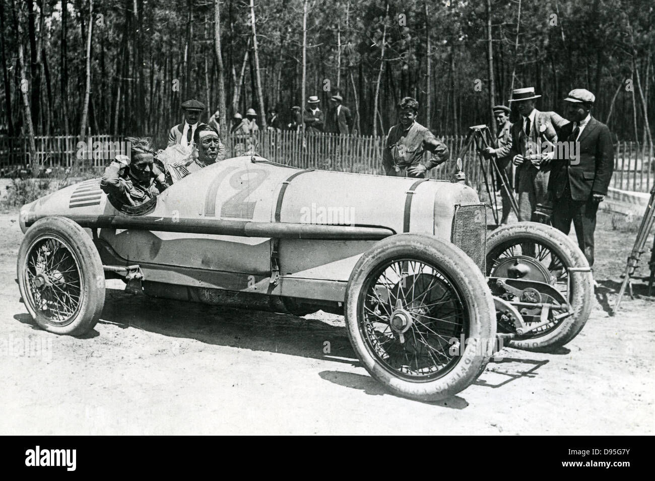 Gran Premio di Francia Le Mans 25 luglio 1921. Vincitore Jimmy Murphy seduto a destra con cavallo meccanico Ernie Olson nel loro Duesenberg Foto Stock