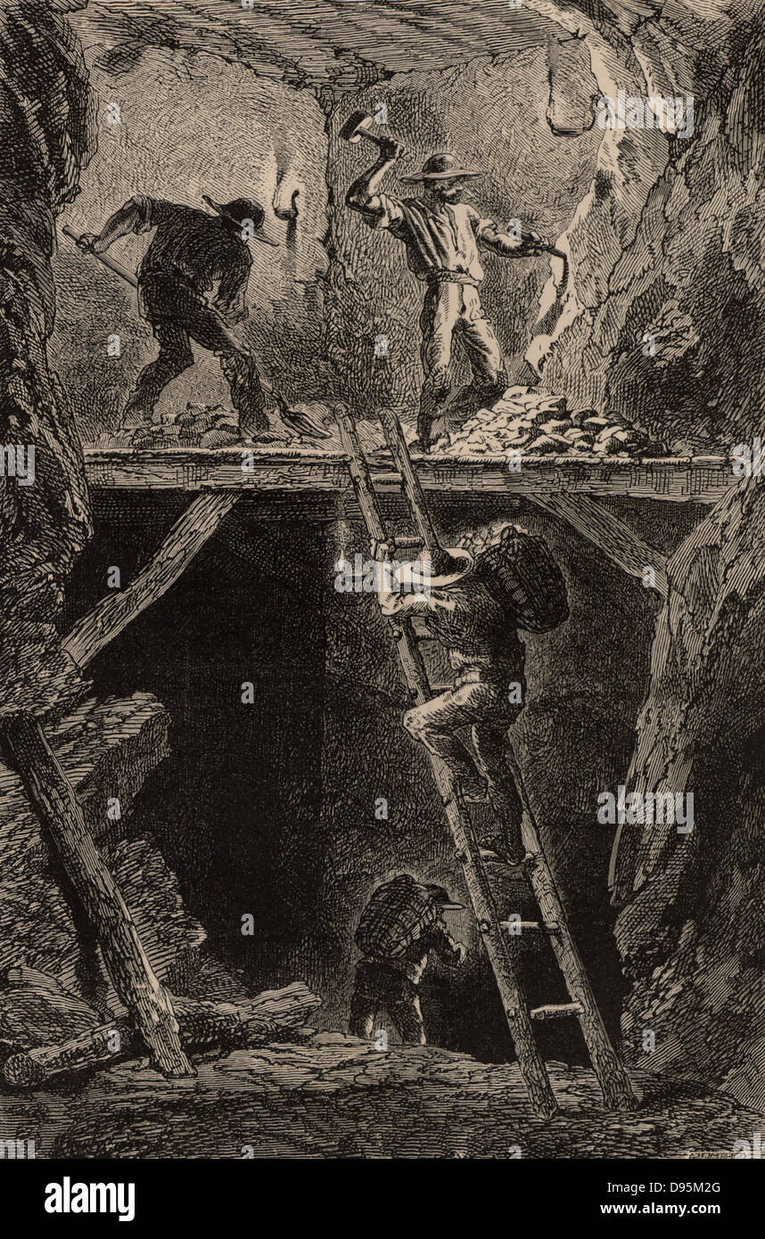 I minatori in una miniera di metallo, Campiglia, Toscana, Italia, lavorando in una stope. Gli uomini sulla piattaforma sono lo scavo di vena di minerale che viene portato via in cesti. Da 'vita metropolitana; o, delle miniere e dei minatori di Louis Simonin (Londra, 1869). Incisione su legno. Foto Stock