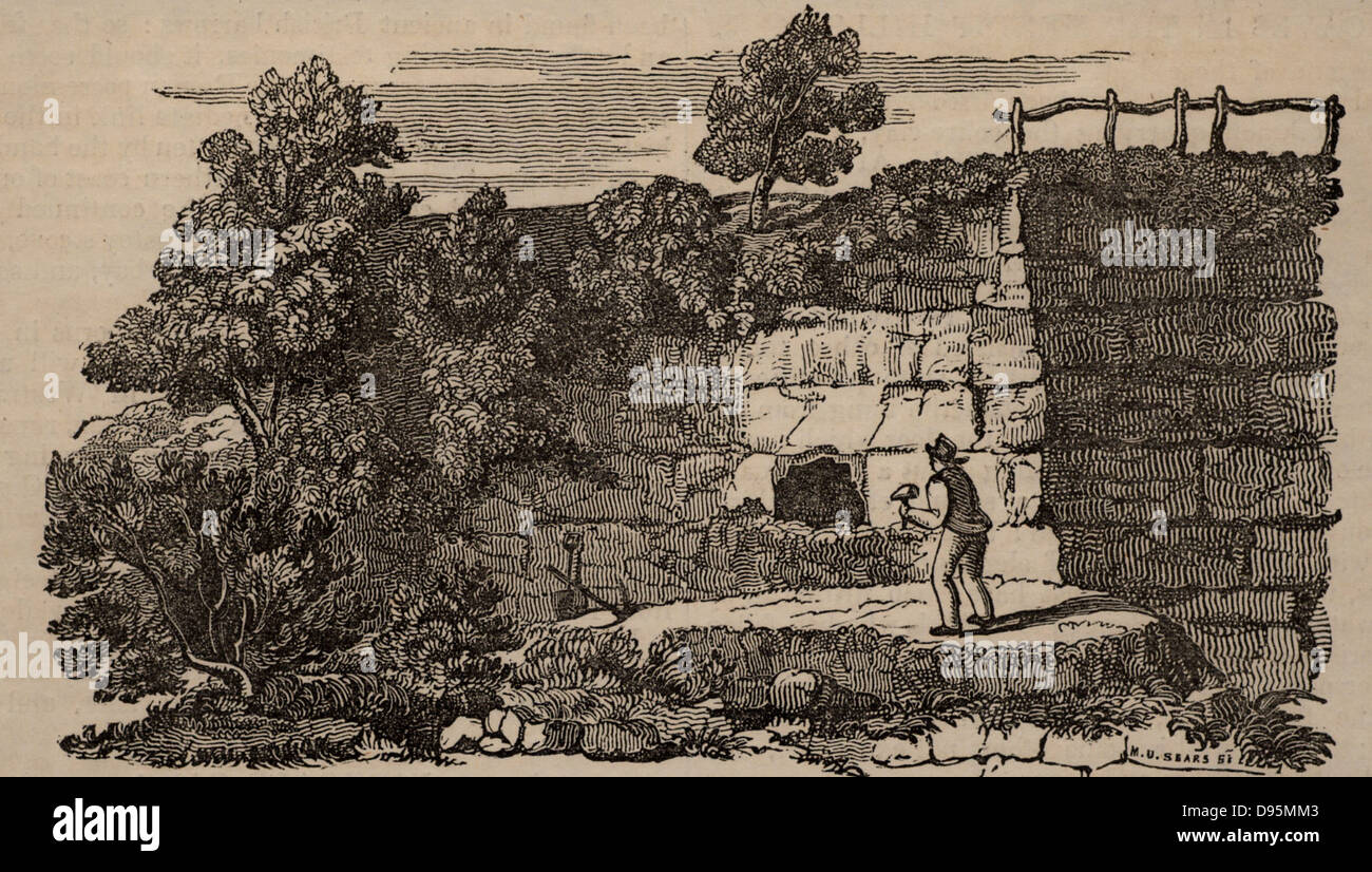 Ingresso alla Grotta Kirdkale, circa 25 miglia da York, Inghilterra. Scoperto nel 1821 quando gli uomini di estrazione in una banca si è imbattuto nel soffocato in entrata. Da "Il sabato Magazine' (Londra, febbraio 1833). Il fango che copre il pavimento era pieno di frammenti ossei da tiger, orso, l'elefante, il rinoceronte, ecc. che sembrava avere essere rosicchiata (da iene, è stato pensato). William Buckland (1784-1856) inglese geologo e il pastore ha esaminato i resti e ha concluso che questi animali sono scomparsi dalla Gran Bretagna a causa di qualche catastrofe, come ad esempio il Diluvio biblico. Foto Stock