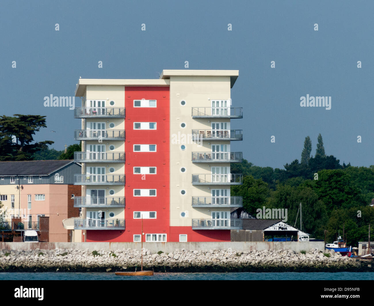 La costruzione della lanterna in Lighterman Quay sviluppato per fornire una miscela di case e appartamenti a Hythe vicino a Southampton Foto Stock