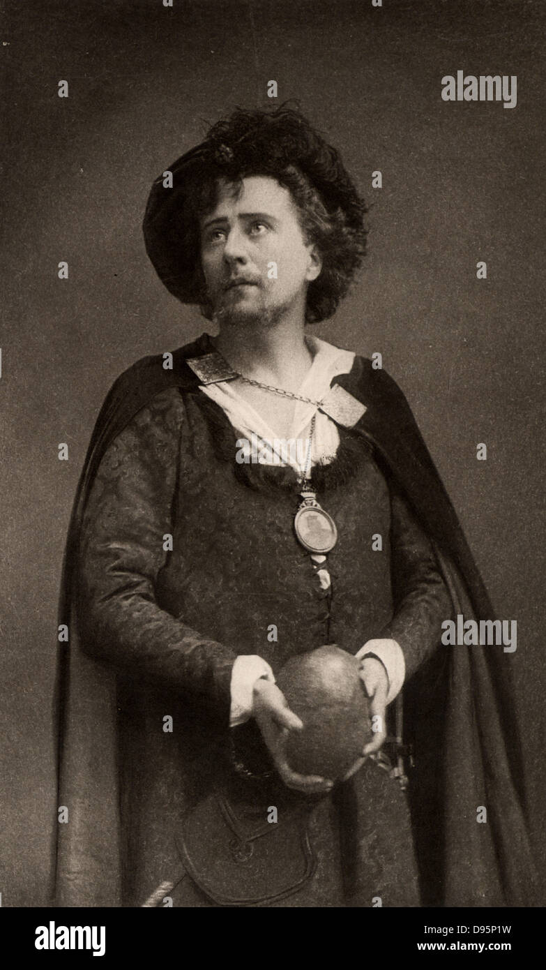 Herbert Beerbohm Tree (1853-1917) l'attore inglese-manager. Fondatore della Reale Accademia di Arte Drammatica (RADA). Qui a circa 1892 come il principe nella tragedia 'Hamlet' da William Shakespeare. Fotoincisione. Foto Stock